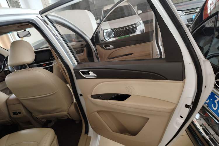 Used Baojun 730 2016 Revised 1.5L Manual Standard Version 7 Seats China V Emission Standard
