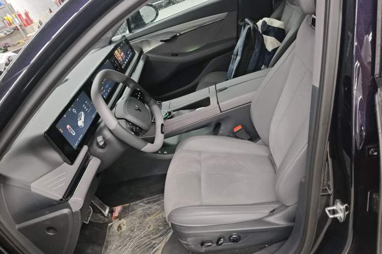 Used VOYAH PASSION 2024 PHEV Four-Wheel Drive Ultra-Long Range Executive Edition
