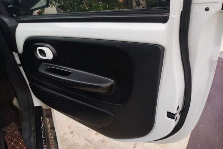 Used Roewe Clever 2021 302 km New Four-Seater Super-Efficient Version
