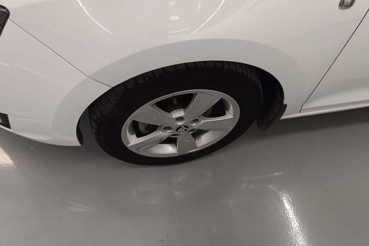 Used Skoda Rapid Spaceback 2014 1.6L Automatic Enjoyment Edition