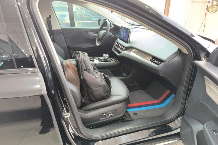 Used Hongqi E-QM5 2023 620km PLUS
