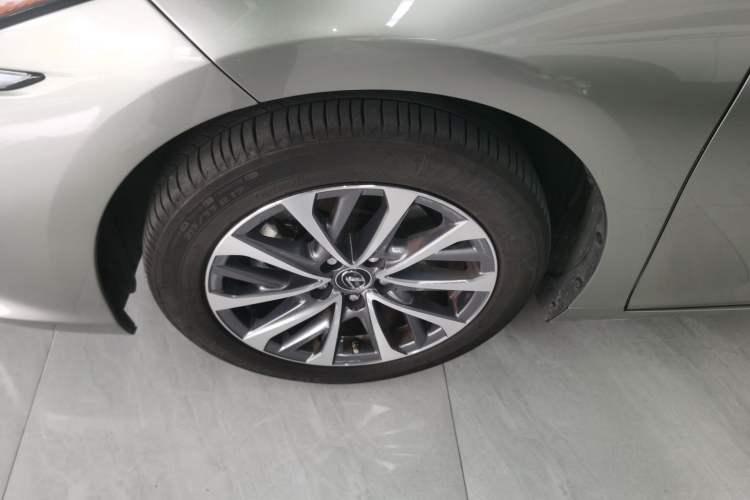 Used Lexus ES 2022 300h Excellence Edition
