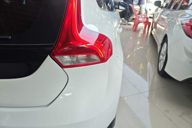 Used Volvo V40 2015 1.6T Zhiya Edition