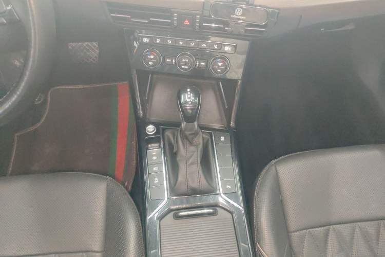 Used Volkswagen Passat 2019 330TSI Luxury Edition China VI Standard
