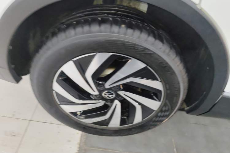 Used Volkswagen Tiguan L 2024 300TSI Automatic Two-Wheel Drive Smart Edition
