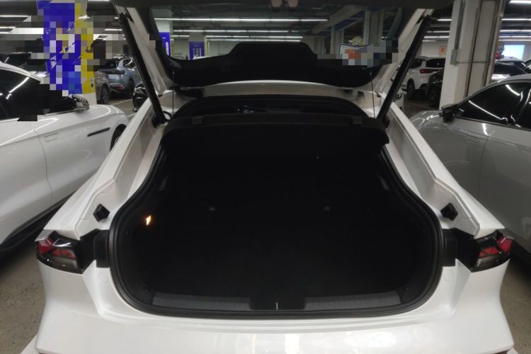 Used Changan UNI-V iDD 2024 Blue Whale Smart Electric iDD 136km ZhiKu Model
