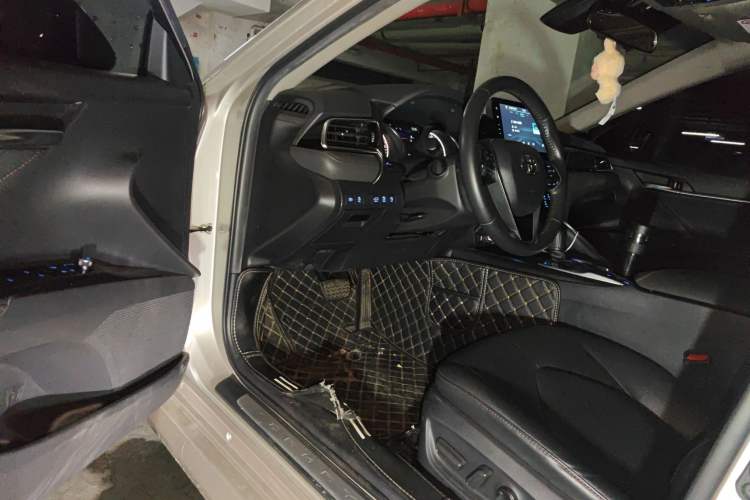 Used Toyota Camry 2021 2.0G Luxury Edition
