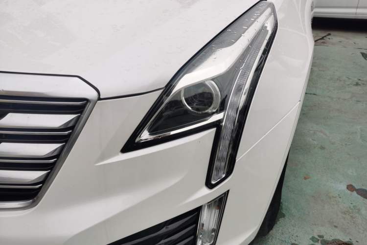 Used Cadillac XT5 2018 28E Four-Wheel Drive Tech Version