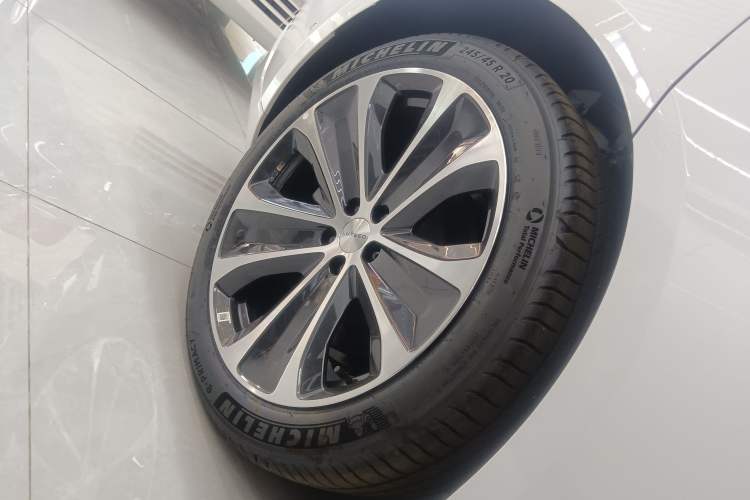 Used Hima Luxeed S7 2024 Pro Model
