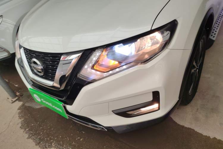 Used Nissan X-Trail 2017 2.5L CVT Leading Edition 4WD
