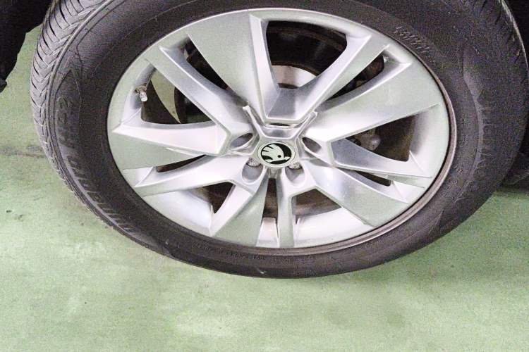 Used Skoda Kodiaq 2019 Facelifted TSI330 5-Seater Two-Wheel-Drive Luxury Enjoyment Edition China VI Standard
