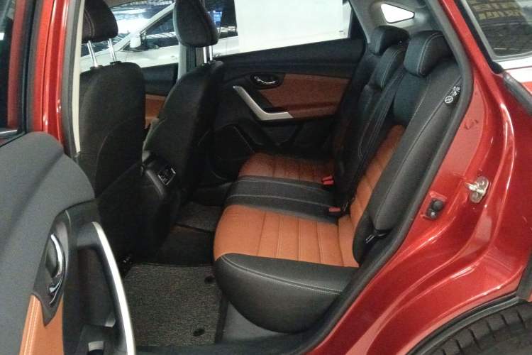 Used Venucia T90 2018 2.0L CVT Smart Connect Leading Edition China V Standard
