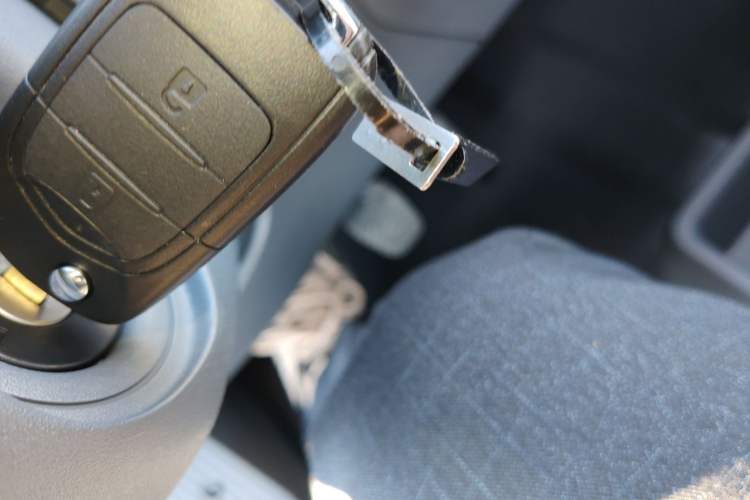 Used Wuling Yangguang 2024 300KM Comfort Version Passenger Van 75kW