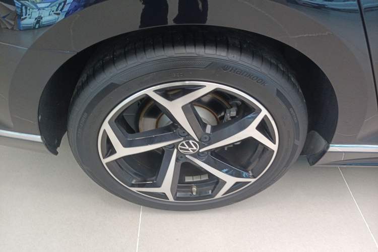 Used Volkswagen Magotan 2023 2 Million Units Limited Edition 330TSI DSG Leading Version