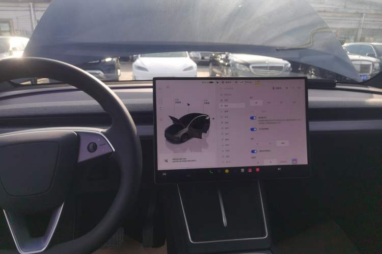 Used Tesla Model Y L 2025 Long-Range All-Wheel-Drive Version
