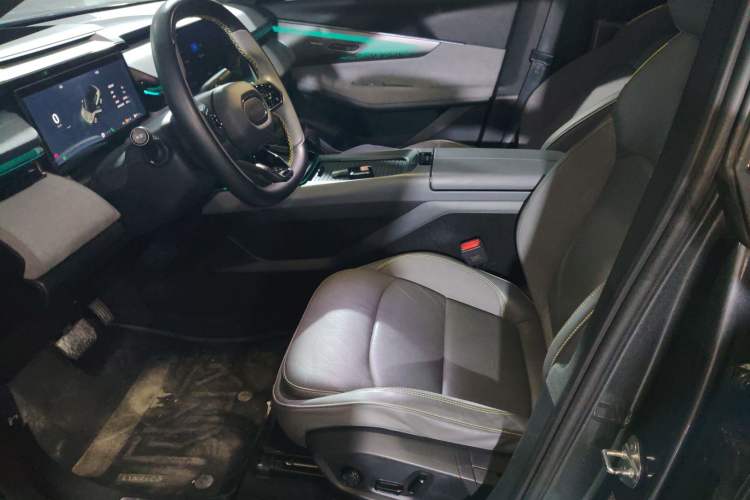 Used Lynk & Co 08 EM-P 2023 120km Long-Range Halo