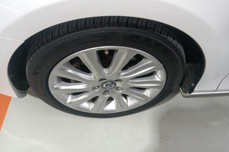 Used Volvo V40 2015 1.6T Zhiyi Edition
