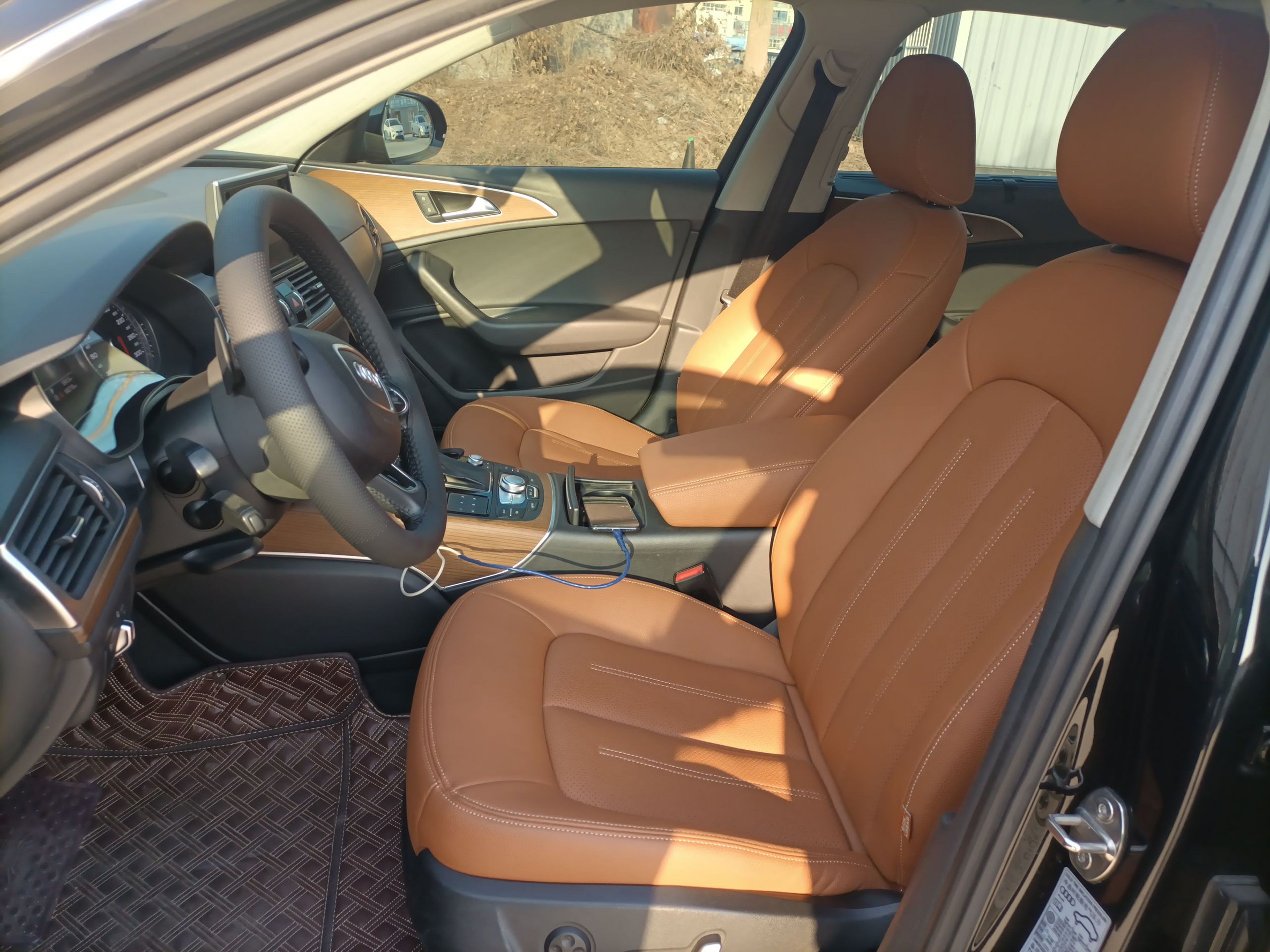 Переднее сиденье в автомобиле