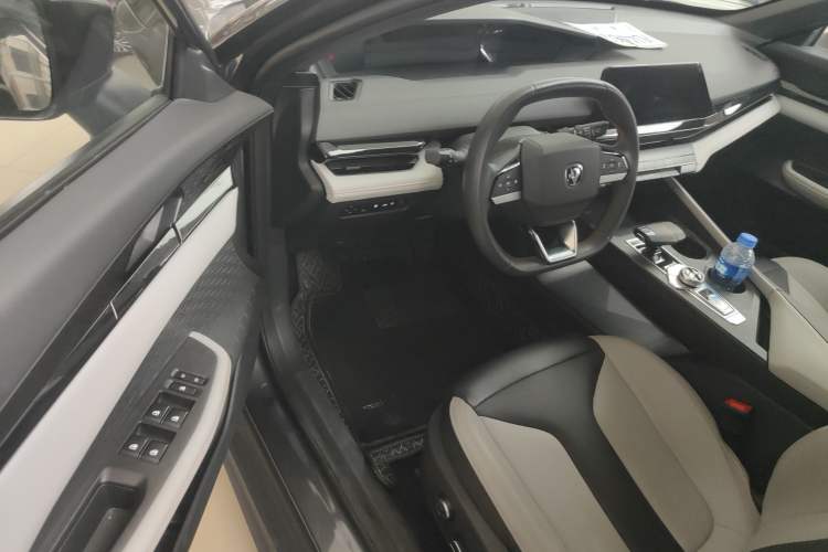 Used Changan UNI-V iDD 2024 Blue Whale Smart Electric iDD 136km ZhiKu Model