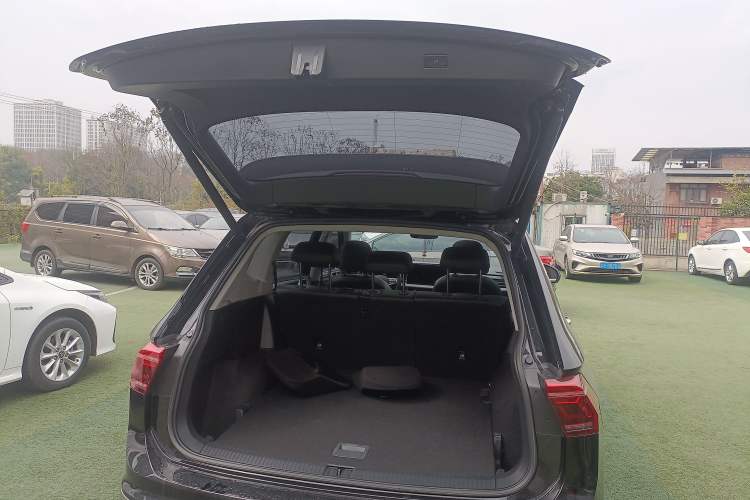 Used Volkswagen Tiguan L 2022 330TSI Automatic Two-Wheel Drive R-Line Enhanced Edition
