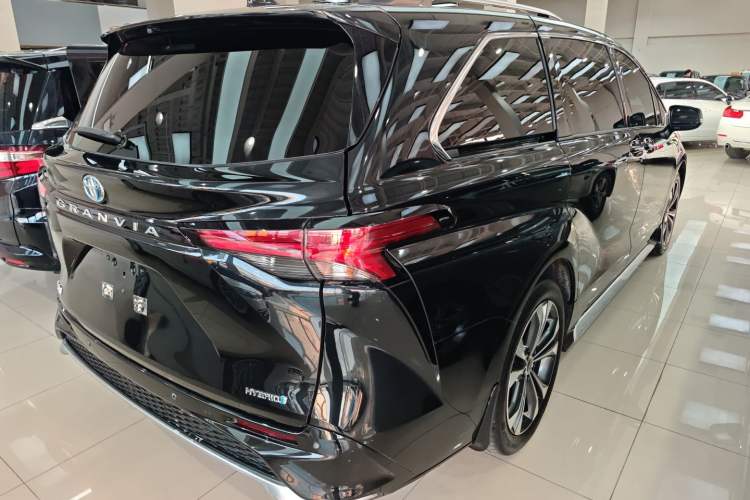 Used Toyota Granvia 2023 2.5L Hybrid Prestige PLUS Edition
