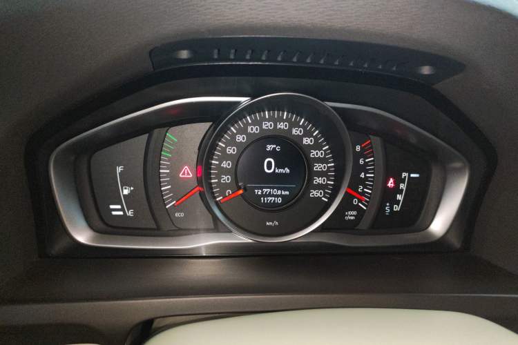 Used Volvo S60 2015 S60L 2.0T Zhiyuan Edition
