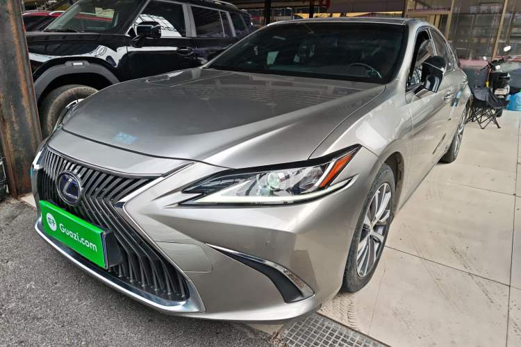 Used Lexus ES 2018 300h Premier Edition China VI Standard
