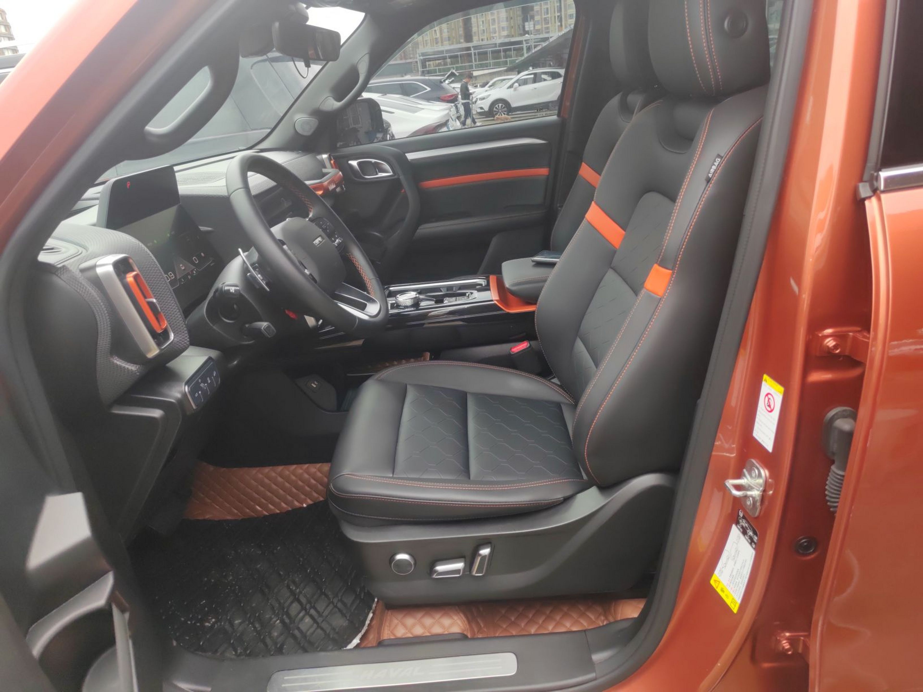 المقاعد الأمامية داخل السيارة