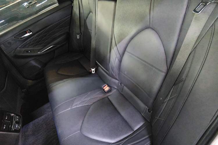 Used Toyota Avalon 2019 Dual-Engine 2.5L XLE Prestige Version China VI Standard
