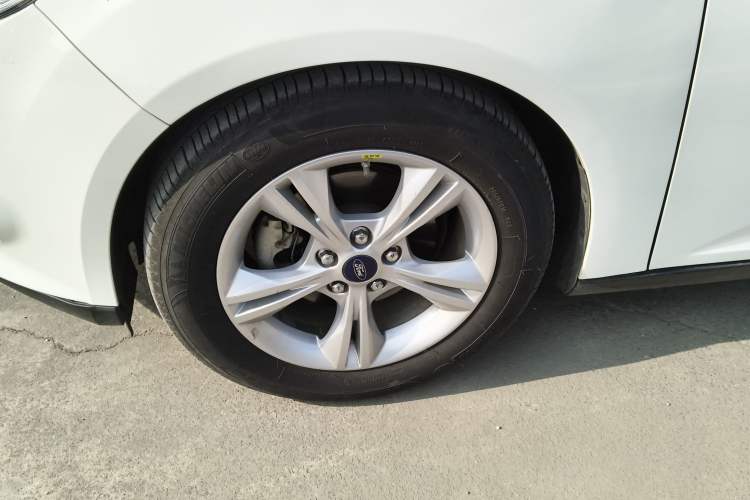 Used Ford Focus 2012 Sedan 1.6L Manual Fashion Edition
