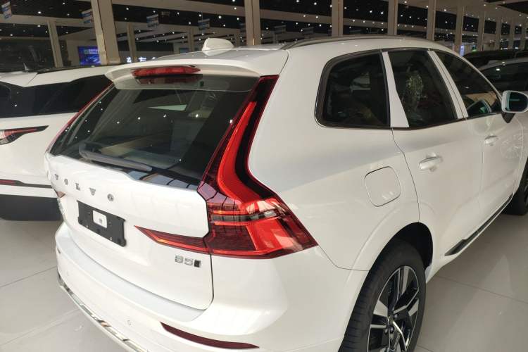 Used Volvo XC60 2026 B5 4x4 Smart Luxury Edition