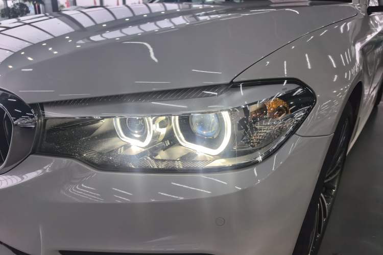 Used BMW 5 Series 2019 Facelifted 530Li Leading Edition M Sport Package
