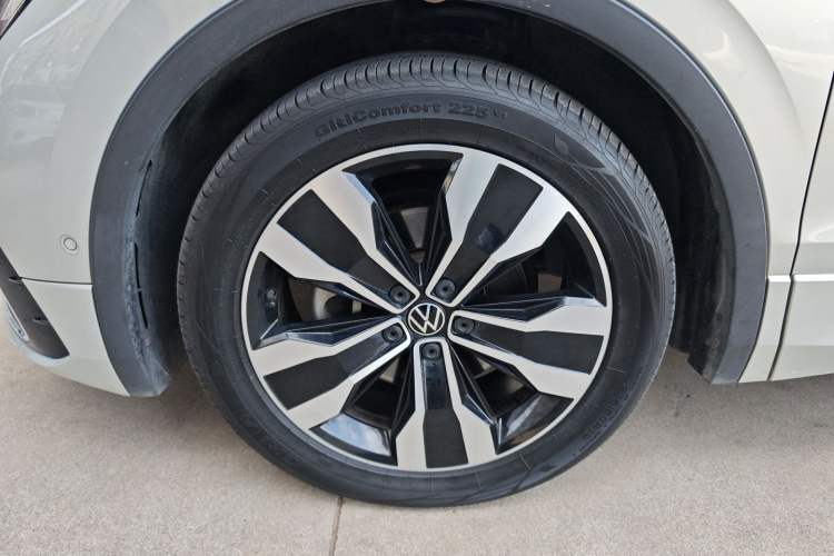 Used Volkswagen Tiguan L 2022 330TSI Automatic Two-Wheel Drive R-Line Enhanced Edition
