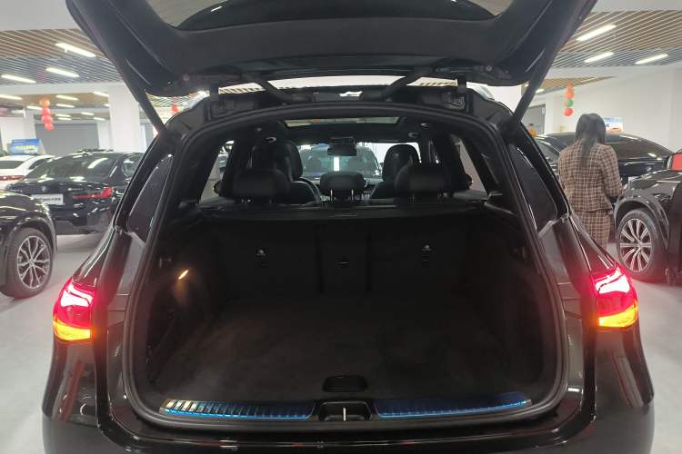 Used Mercedes-Benz GLC 2023 Facelift GLC 260 L 4MATIC Luxury Version 5 Seats