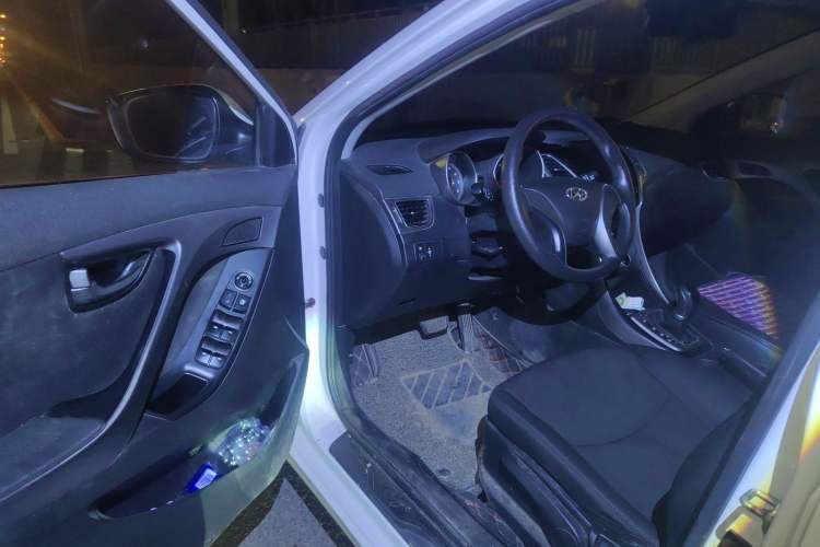 Used Hyundai Elantra (5th Generation / Langdong) 2016 1.6L Automatic Smart Version
