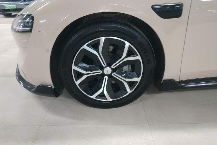 Used Hima Luxeed S7 2025 705 km Pro
