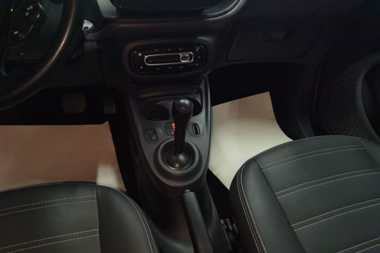 Used  forfour 2016 1.0L 52 kW Dynamic Edition
