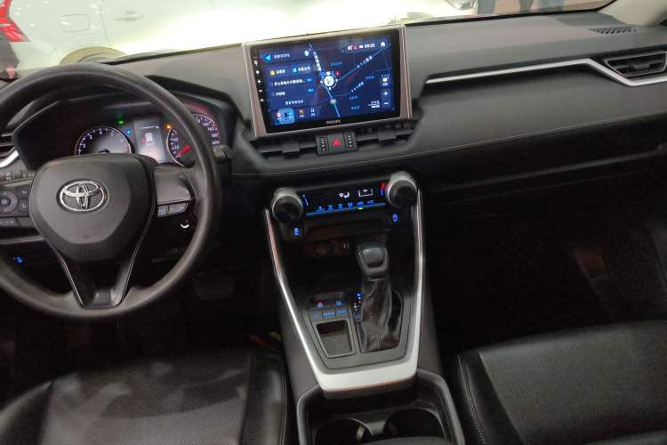 Used Toyota Wildlander 2022 Updated Version 2.0L CVT Two-Wheel Drive Leading Edition
