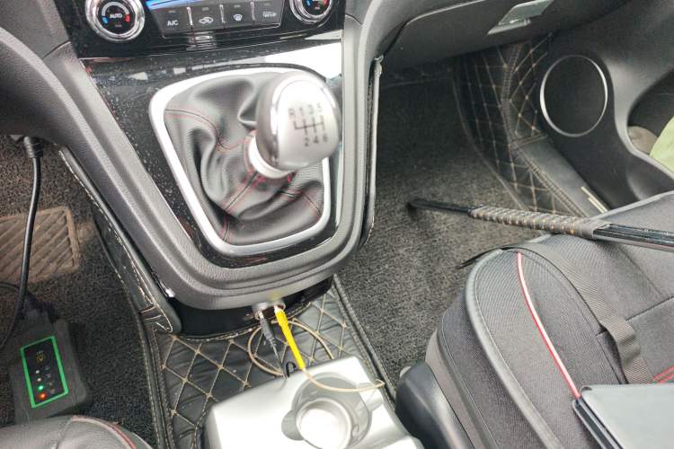 Used Haval H6 2015 Upgraded Model 1.5T Manual Two-Wheel Drive Elite Version