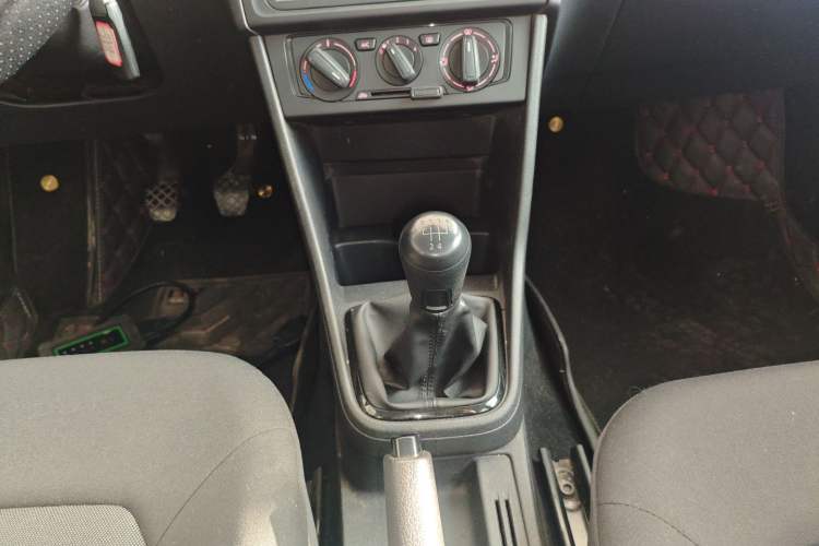 Used Volkswagen Jetta 2015 1.4L Manual Fashion Model
