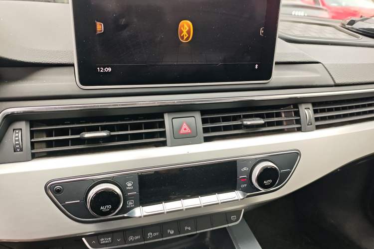 Used Audi A4L 2019 40 TFSI Fashion Edition China VI Emission Standard
