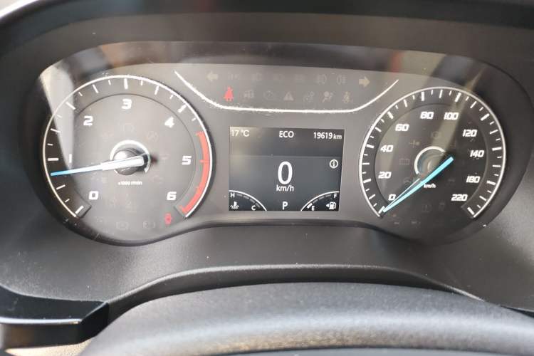 Used JMC Fushun 2023 2.0T Automatic Short-Wheelbase Low-Roof Commercial & Multi-Purpose Passenger Vehicle 6 Seats with Lift-Up Tailgate
