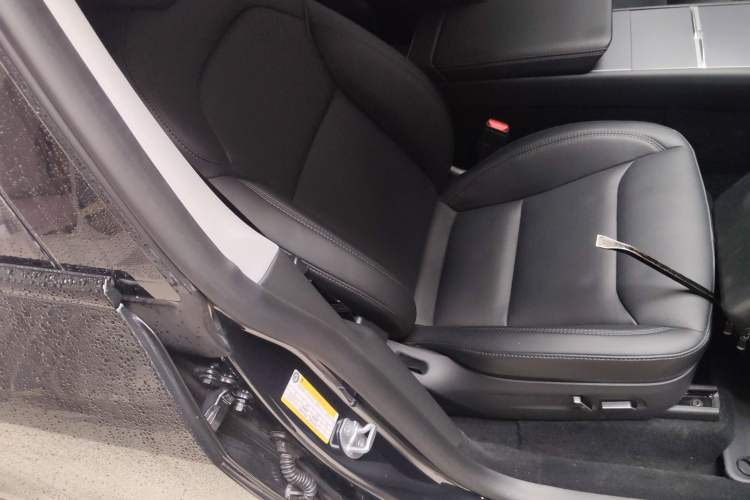 Used Tesla Model Y 2025 Rear-Wheel-Drive Version