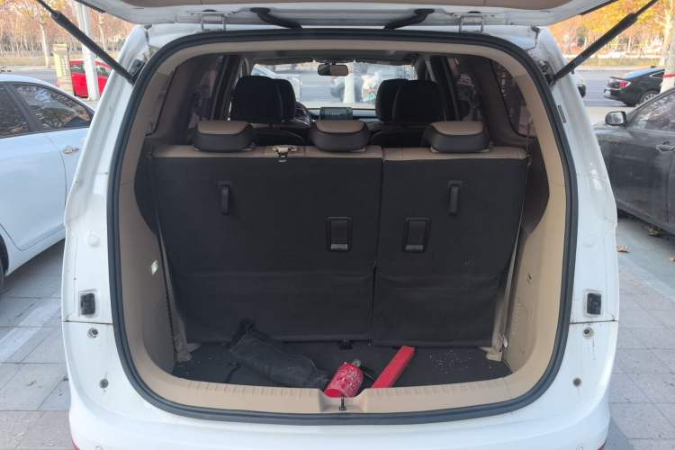 Used Baojun 730 2017 1.8L iAMT Luxury Version 7-Seater
