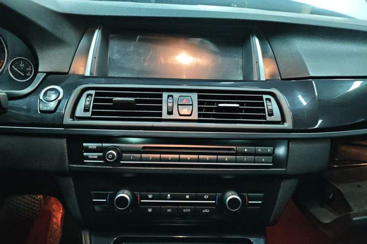 Used BMW 5 Series 2014 520Li Elegant Model
