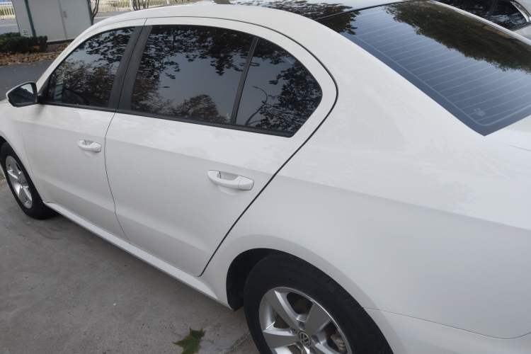 Used Volkswagen Lavida 2013 Revised Classic 1.6L Automatic Fashion Edition