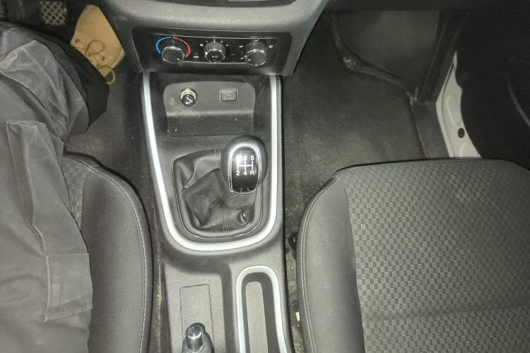 Used Jinbei Gold Hiace M Classic 2022 1.5L Engineering Lion Passenger Vehicle 6 Seats