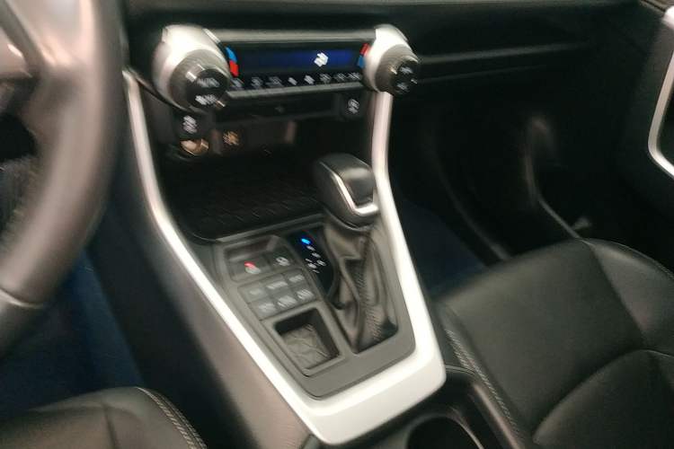 Used Toyota Wildlander 2023 2.0L CVT Four-Wheel Drive Luxury PLUS Edition
