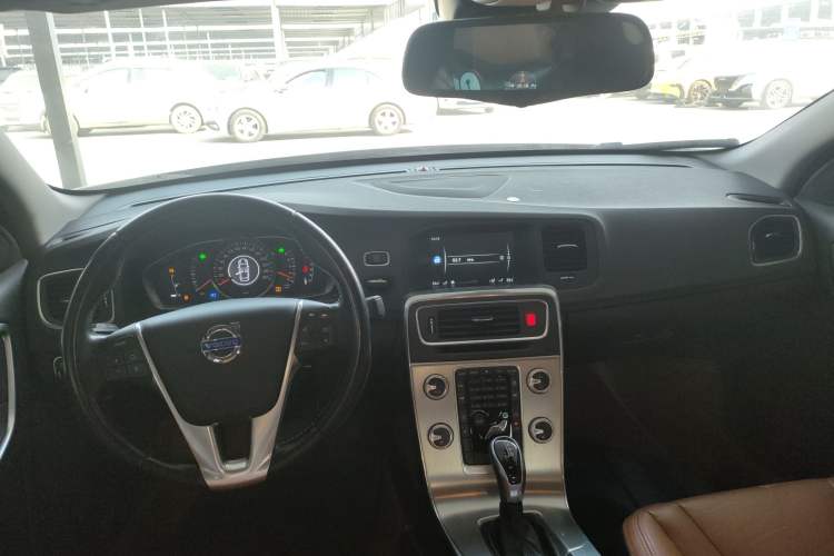 Used Volvo S60 2015 S60L 2.0T Zhiyuan Edition