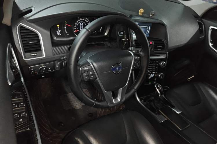 Used Volvo XC60 2017 T5 AWD Smart Upgrade Model
